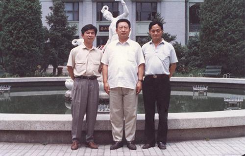 10建設部政研中(zhōng)心顧雲昌副主任和潘其源副司長（1987）