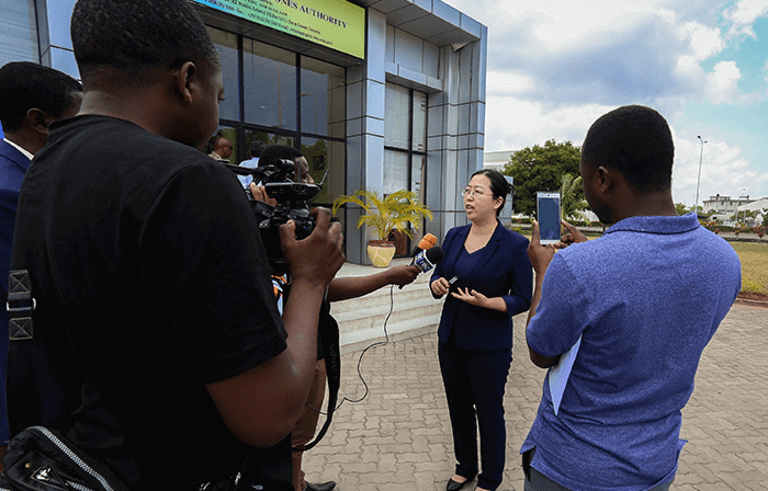 接收坦桑尼亞國家電(diàn)視台采訪